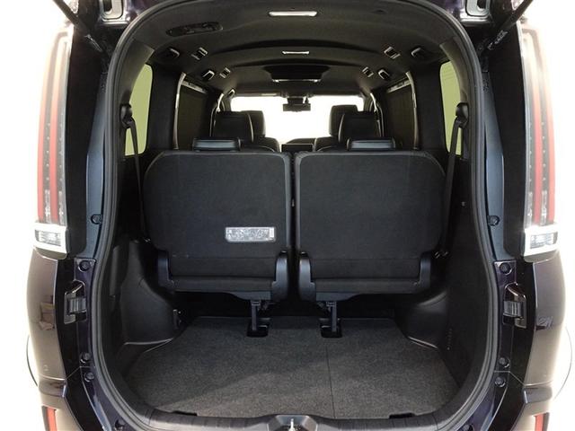 エスクァイア ハイブリッドＧｉ　衝突被害軽減システム　メモリーナビ　フルセグ　後席モニター　バックカメラ　ＥＴＣ　両側電動スライド　フルエアロ　３列シート　ＬＥＤヘッドランプ　スマートキー　乗車定員７人（21枚目）