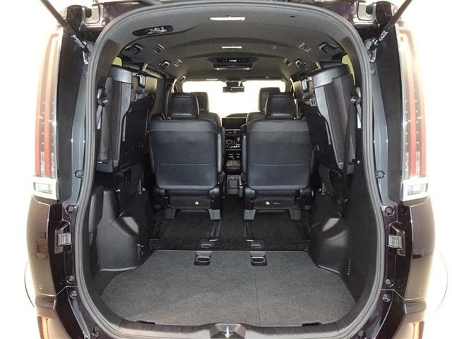 エスクァイア ハイブリッドＧｉ　衝突被害軽減システム　メモリーナビ　フルセグ　後席モニター　バックカメラ　ＥＴＣ　両側電動スライド　フルエアロ　３列シート　ＬＥＤヘッドランプ　スマートキー　乗車定員７人（22枚目）