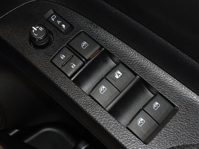 シエンタ ハイブリッド　Ｇ　セーフティーエディションＩＩ　衝突被害軽減システム　メモリーナビ　フルセグ　バックカメラ　ＥＴＣ　両側電動スライド　３列シート　ＬＥＤヘッドランプ　スマートキー　乗車定員７人（16枚目）