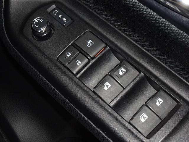 ノア Ｓｉ　ダブルバイビー　衝突被害軽減システム　メモリーナビ　フルセグ　後席モニター　バックカメラ　ＥＴＣ　両側電動スライド　３列シート　ＬＥＤヘッドランプ　スマートキー　乗車定員７人（16枚目）