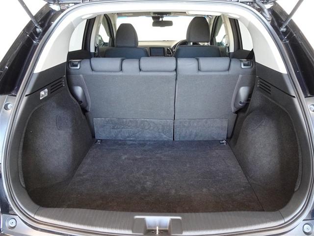 ５人乗車時でも十分なスペースのトランクルームです。