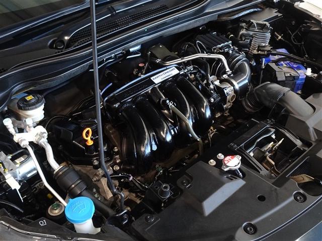 エンジンルームも念入りに清掃しております。