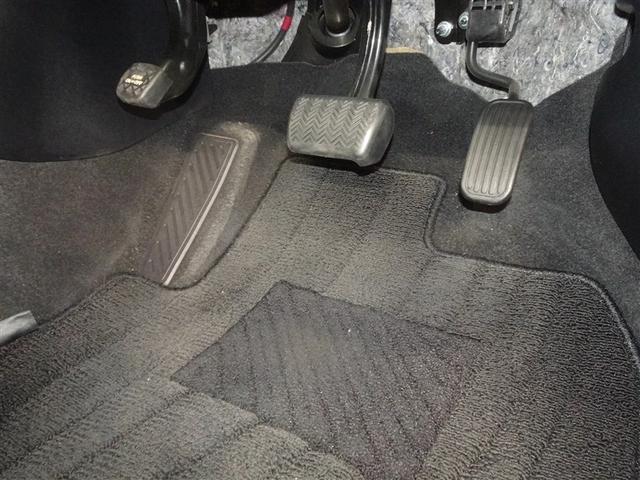 プリウス Ａ　衝突被害軽減システム　メモリーナビ　フルセグ　バックカメラ　ＥＴＣ　ドラレコ　ＬＥＤヘッドランプ　スマートキー（12枚目）