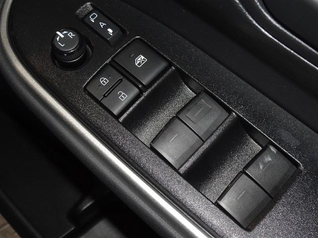 �d���i�[���h�A�~���[�E�S�ȑΉ��̃p���[�E�B���h�E�𑕔����Ă܂��B