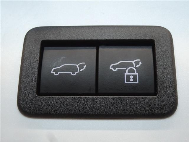 �p���[�o�b�N�h�A�𑕔����Ă��܂��B�o�b�N�h�A���^�]�Ȃ�����J�ł��܂��A�֗��ł���B