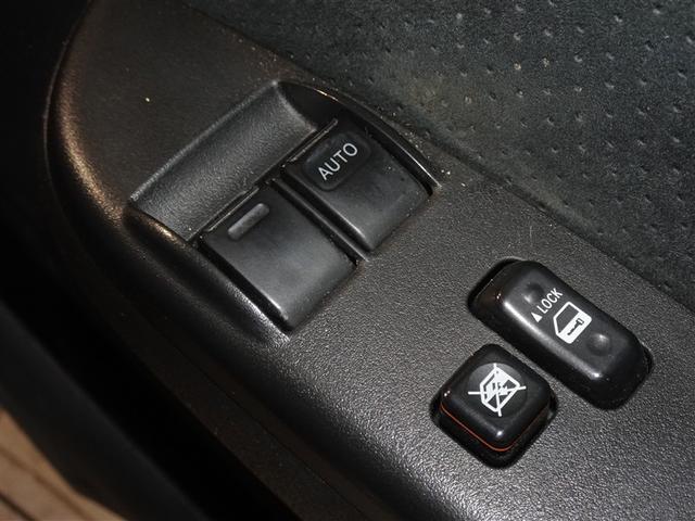 �d���i�[���h�A�~���[�E�p���[�E�C���h�E�𑕔����Ă��܂��B