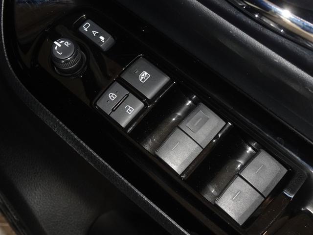 ノア Ｓｉ　ダブルバイビーＩＩＩ　衝突被害軽減システム　メモリーナビ　フルセグ　後席モニター　バックカメラ　ＥＴＣ　両側電動スライド　３列シート　ＬＥＤヘッドランプ　スマートキー　乗車定員７人（13枚目）