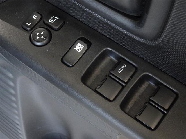 �d���i�[���h�A�~���[�E�p���[�E�C���h�E�𑕔����Ă��܂��B