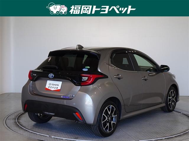 ヤリス ハイブリッドＺ　衝突被害軽減システム　メモリーナビ　フルセグ　バックカメラ　ＥＴＣ　ＬＥＤヘッドランプ　スマートキー（3枚目）