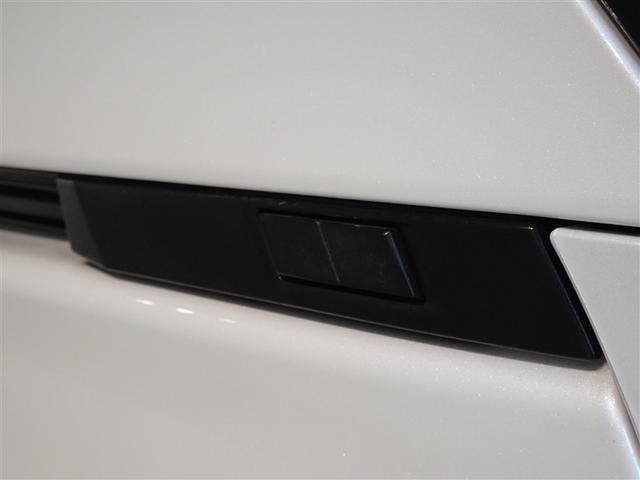 �p���[�o�b�N�h�A�𑕔����Ă��܂��B�J�X�C�b�`�̓g���^�Ƃ��ď��߂Ďԗ����ʗ����ɔz�u�A�ジ���肷�邱�ƂȂ��J�ł��܂��B