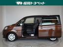 両側スライドドアを採用しています、助手席側は電動式で運転席から開閉できます。(運転席側は手動式です。)