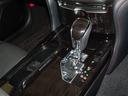 操作が楽なフロアシフト、インパネ周りもすっきりしています。