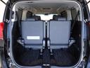 ７人乗車時でも十分なスペースのトランクルームです。