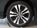 高級感と走りを引き立たせる、純正アルミを装備しています。