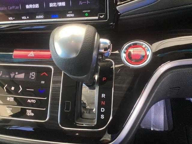 オデッセイ アブソルート・ＥＸホンダセンシング　メモリーナビ　ＥＴＣ　リアカメラ　フルセグテレビ　３６０°カメラ　横滑り防止装置　コーナーセンサー　ナビ＆ＴＶ　スマキー　サイドエアバック　エアバック　ＵＳＢ　ＡＢＳ　盗難防止　オットマン　３列シート（12枚目）