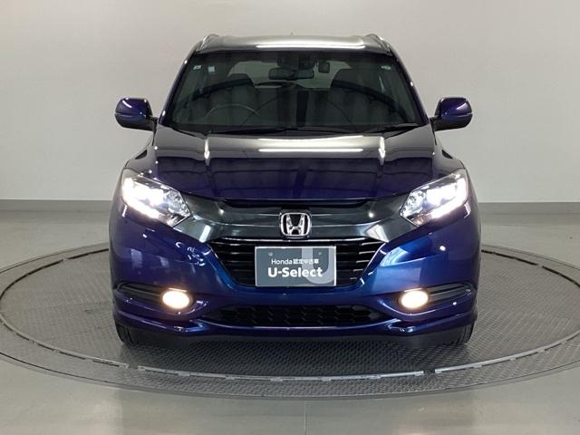 ヴェゼル ハイブリッドＺスタイルエディション　メモリーナビ　リアカメラ　ＥＴＣ　フルセグＴＶ　記録簿　横滑り防止装置　クルコン　ナビＴＶ　盗難防止装置　ＬＥＤライト　シートヒーター　スマ－トキ－　エアバッグ　キーレス　ＵＳＢ　ＡＢＳ　ＡＡＣ（6枚目）