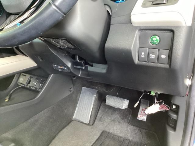 ヴェゼル ハイブリッドＺスタイルエディション　メモリーナビ　リアカメラ　ＥＴＣ　フルセグＴＶ　記録簿　横滑り防止装置　クルコン　ナビＴＶ　盗難防止装置　ＬＥＤライト　シートヒーター　スマ－トキ－　エアバッグ　キーレス　ＵＳＢ　ＡＢＳ　ＡＡＣ（15枚目）