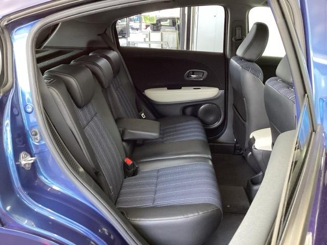 ヴェゼル ハイブリッドＺスタイルエディション　メモリーナビ　リアカメラ　ＥＴＣ　フルセグＴＶ　記録簿　横滑り防止装置　クルコン　ナビＴＶ　盗難防止装置　ＬＥＤライト　シートヒーター　スマ－トキ－　エアバッグ　キーレス　ＵＳＢ　ＡＢＳ　ＡＡＣ（17枚目）