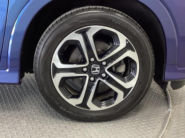 ヴェゼル ハイブリッドＺスタイルエディション　メモリーナビ　リアカメラ　ＥＴＣ　フルセグＴＶ　記録簿　横滑り防止装置　クルコン　ナビＴＶ　盗難防止装置　ＬＥＤライト　シートヒーター　スマ－トキ－　エアバッグ　キーレス　ＵＳＢ　ＡＢＳ　ＡＡＣ（21枚目）