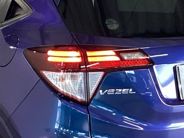 ヴェゼル ハイブリッドＺスタイルエディション　メモリーナビ　リアカメラ　ＥＴＣ　フルセグＴＶ　記録簿　横滑り防止装置　クルコン　ナビＴＶ　盗難防止装置　ＬＥＤライト　シートヒーター　スマ－トキ－　エアバッグ　キーレス　ＵＳＢ　ＡＢＳ　ＡＡＣ（28枚目）