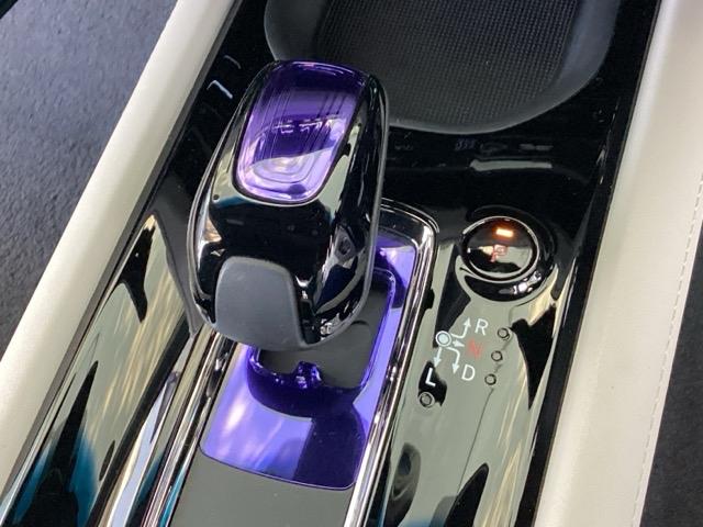 ヴェゼル ハイブリッドＺスタイルエディション　メモリーナビ　リアカメラ　ＥＴＣ　フルセグＴＶ　記録簿　横滑り防止装置　クルコン　ナビＴＶ　盗難防止装置　ＬＥＤライト　シートヒーター　スマ－トキ－　エアバッグ　キーレス　ＵＳＢ　ＡＢＳ　ＡＡＣ（39枚目）