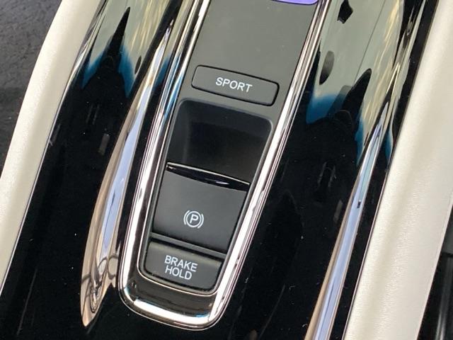 ヴェゼル ハイブリッドＺスタイルエディション　メモリーナビ　リアカメラ　ＥＴＣ　フルセグＴＶ　記録簿　横滑り防止装置　クルコン　ナビＴＶ　盗難防止装置　ＬＥＤライト　シートヒーター　スマ－トキ－　エアバッグ　キーレス　ＵＳＢ　ＡＢＳ　ＡＡＣ（40枚目）