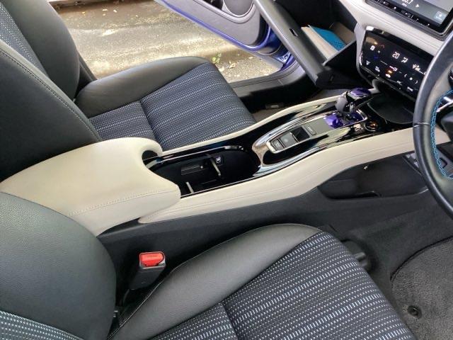 ヴェゼル ハイブリッドＺスタイルエディション　メモリーナビ　リアカメラ　ＥＴＣ　フルセグＴＶ　記録簿　横滑り防止装置　クルコン　ナビＴＶ　盗難防止装置　ＬＥＤライト　シートヒーター　スマ－トキ－　エアバッグ　キーレス　ＵＳＢ　ＡＢＳ　ＡＡＣ（41枚目）