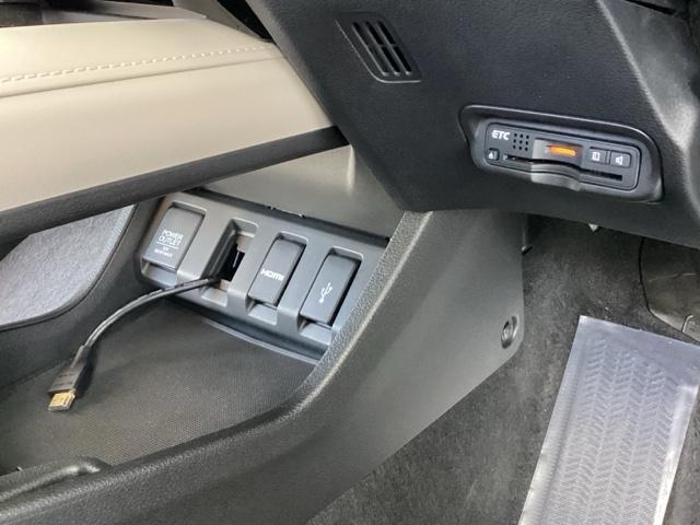 ヴェゼル ハイブリッドＺスタイルエディション　メモリーナビ　リアカメラ　ＥＴＣ　フルセグＴＶ　記録簿　横滑り防止装置　クルコン　ナビＴＶ　盗難防止装置　ＬＥＤライト　シートヒーター　スマ－トキ－　エアバッグ　キーレス　ＵＳＢ　ＡＢＳ　ＡＡＣ（46枚目）