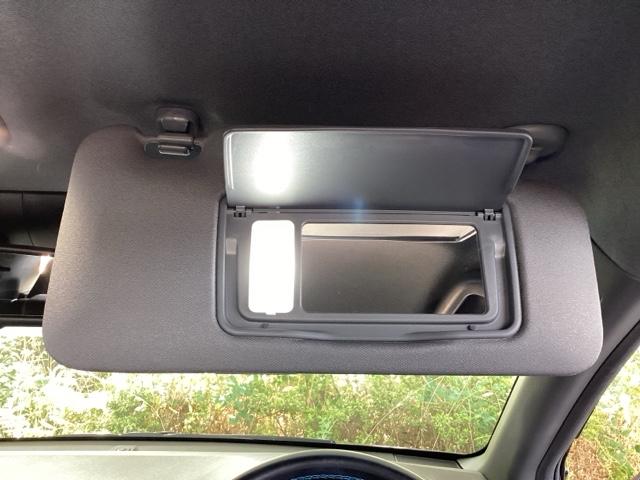 ヴェゼル ハイブリッドＺスタイルエディション　メモリーナビ　リアカメラ　ＥＴＣ　フルセグＴＶ　記録簿　横滑り防止装置　クルコン　ナビＴＶ　盗難防止装置　ＬＥＤライト　シートヒーター　スマ－トキ－　エアバッグ　キーレス　ＵＳＢ　ＡＢＳ　ＡＡＣ（48枚目）