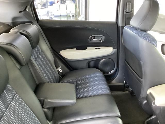 ヴェゼル ハイブリッドＺスタイルエディション　メモリーナビ　リアカメラ　ＥＴＣ　フルセグＴＶ　記録簿　横滑り防止装置　クルコン　ナビＴＶ　盗難防止装置　ＬＥＤライト　シートヒーター　スマ－トキ－　エアバッグ　キーレス　ＵＳＢ　ＡＢＳ　ＡＡＣ（59枚目）