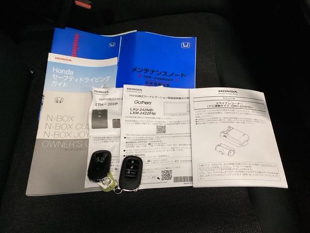 N-BOXカスタム ベースグレード 試乗車 メモリーナビ ドラレコ ETC USB接続 CMBS Dレコ ベンチシート オートエアコン スマートキ LED 盗難防止装置 クルコン バックカメラ フルセグTV パワーステアリング ESC(18枚目)