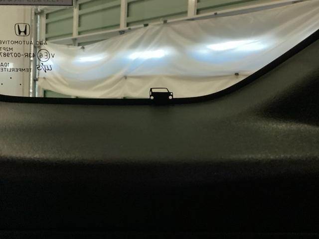 N-BOXカスタム ベースグレード 試乗車 メモリーナビ ドラレコ ETC USB接続 CMBS Dレコ ベンチシート オートエアコン スマートキ LED 盗難防止装置 クルコン バックカメラ フルセグTV パワーステアリング ESC(24枚目)