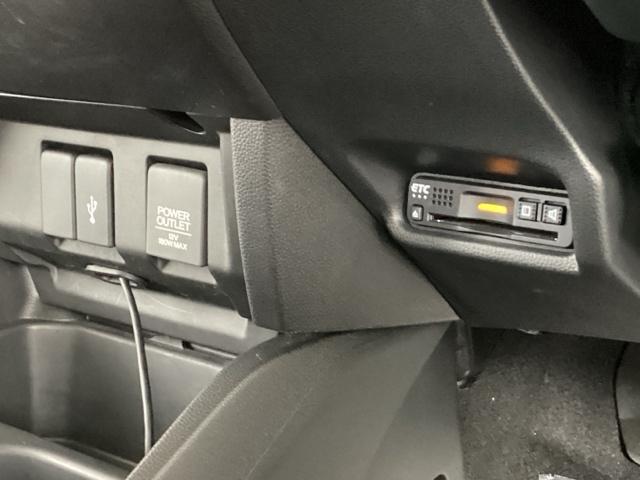 フィット １３Ｇ・Ｌホンダセンシング　純正メモリーナビ　ドラレコ　リアカメラ　地デジフルセグＴＶ　ＥＴＣ車載器　ＤＶＤ再生可　ナビ＆ＴＶ　サイドカーテンエアバック　Ｄレコ　ＵＳＢ　エアバック　パワーウインドウ　記録簿　キーフリーシステム（44枚目）