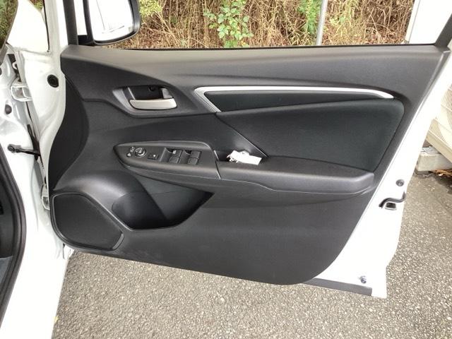 フィット １３Ｇ・Ｌホンダセンシング　純正メモリーナビ　ドラレコ　リアカメラ　地デジフルセグＴＶ　ＥＴＣ車載器　ＤＶＤ再生可　ナビ＆ＴＶ　サイドカーテンエアバック　Ｄレコ　ＵＳＢ　エアバック　パワーウインドウ　記録簿　キーフリーシステム（50枚目）