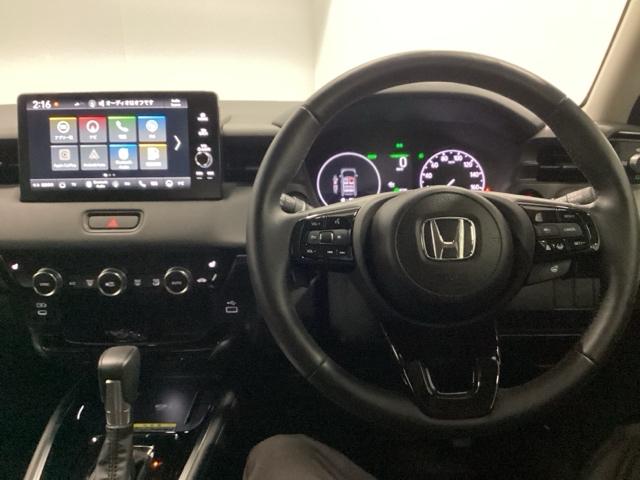 ヴェゼル ｅ：ＨＥＶＺ　メモリーナビ　ドラレコ　ＥＴＣ　リアカメラ　衝突回避支援ブレーキ機能　スマキ　Ｐトランク　フルオートエアコン　Ｄレコ　エアバッグ　両席エアバック　Ｒカメ　パワーウィンドウ　ＬＥＤランプ　ソナー　ＵＳＢ（3枚目）