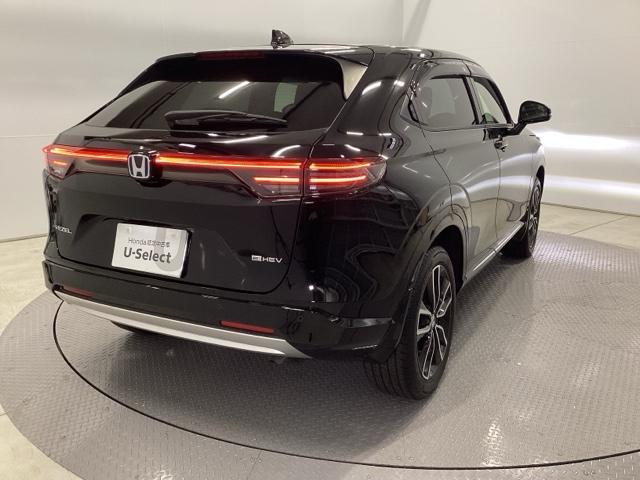 ヴェゼル ｅ：ＨＥＶＺ　メモリーナビ　ドラレコ　ＥＴＣ　リアカメラ　衝突回避支援ブレーキ機能　スマキ　Ｐトランク　フルオートエアコン　Ｄレコ　エアバッグ　両席エアバック　Ｒカメ　パワーウィンドウ　ＬＥＤランプ　ソナー　ＵＳＢ（8枚目）