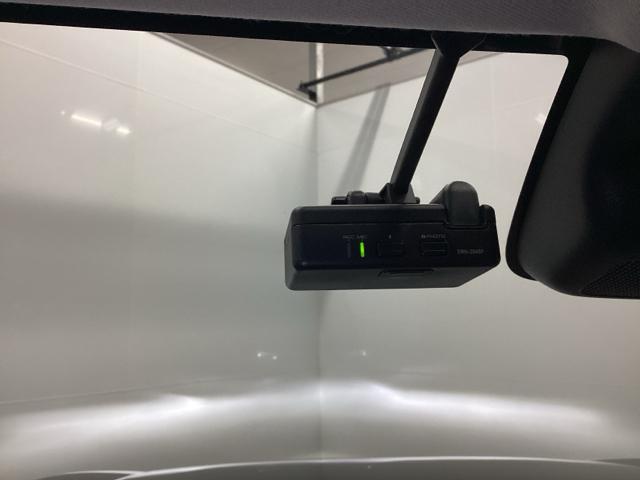 ヴェゼル ｅ：ＨＥＶＺ　メモリーナビ　ドラレコ　ＥＴＣ　リアカメラ　衝突回避支援ブレーキ機能　スマキ　Ｐトランク　フルオートエアコン　Ｄレコ　エアバッグ　両席エアバック　Ｒカメ　パワーウィンドウ　ＬＥＤランプ　ソナー　ＵＳＢ（14枚目）