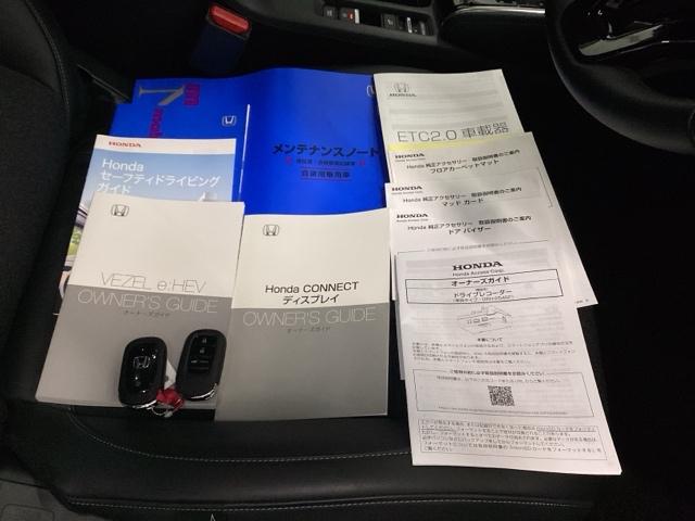 ヴェゼル ｅ：ＨＥＶＺ　メモリーナビ　ドラレコ　ＥＴＣ　リアカメラ　衝突回避支援ブレーキ機能　スマキ　Ｐトランク　フルオートエアコン　Ｄレコ　エアバッグ　両席エアバック　Ｒカメ　パワーウィンドウ　ＬＥＤランプ　ソナー　ＵＳＢ（18枚目）