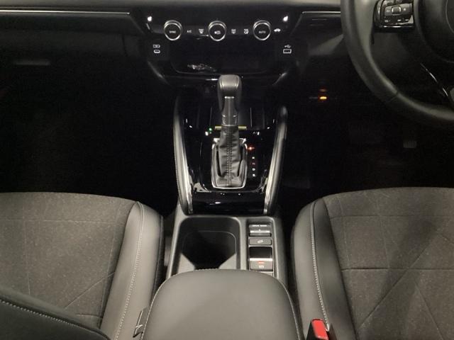 ヴェゼル ｅ：ＨＥＶＺ　メモリーナビ　ドラレコ　ＥＴＣ　リアカメラ　衝突回避支援ブレーキ機能　スマキ　Ｐトランク　フルオートエアコン　Ｄレコ　エアバッグ　両席エアバック　Ｒカメ　パワーウィンドウ　ＬＥＤランプ　ソナー　ＵＳＢ（28枚目）