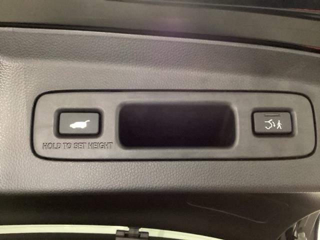 ヴェゼル ｅ：ＨＥＶＺ　メモリーナビ　ドラレコ　ＥＴＣ　リアカメラ　衝突回避支援ブレーキ機能　スマキ　Ｐトランク　フルオートエアコン　Ｄレコ　エアバッグ　両席エアバック　Ｒカメ　パワーウィンドウ　ＬＥＤランプ　ソナー　ＵＳＢ（32枚目）