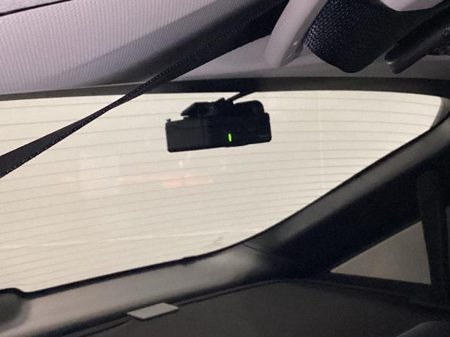 ヴェゼル ｅ：ＨＥＶＺ　メモリーナビ　ドラレコ　ＥＴＣ　リアカメラ　衝突回避支援ブレーキ機能　スマキ　Ｐトランク　フルオートエアコン　Ｄレコ　エアバッグ　両席エアバック　Ｒカメ　パワーウィンドウ　ＬＥＤランプ　ソナー　ＵＳＢ（34枚目）