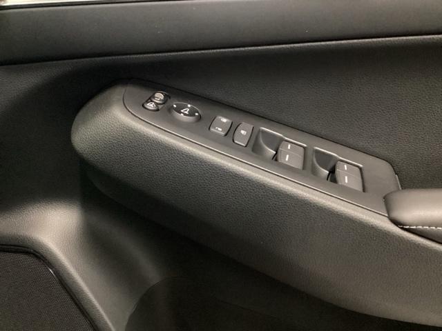 ヴェゼル ｅ：ＨＥＶＺ　メモリーナビ　ドラレコ　ＥＴＣ　リアカメラ　衝突回避支援ブレーキ機能　スマキ　Ｐトランク　フルオートエアコン　Ｄレコ　エアバッグ　両席エアバック　Ｒカメ　パワーウィンドウ　ＬＥＤランプ　ソナー　ＵＳＢ（37枚目）