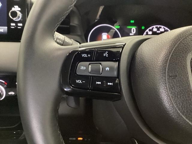 ヴェゼル ｅ：ＨＥＶＺ　メモリーナビ　ドラレコ　ＥＴＣ　リアカメラ　衝突回避支援ブレーキ機能　スマキ　Ｐトランク　フルオートエアコン　Ｄレコ　エアバッグ　両席エアバック　Ｒカメ　パワーウィンドウ　ＬＥＤランプ　ソナー　ＵＳＢ（38枚目）