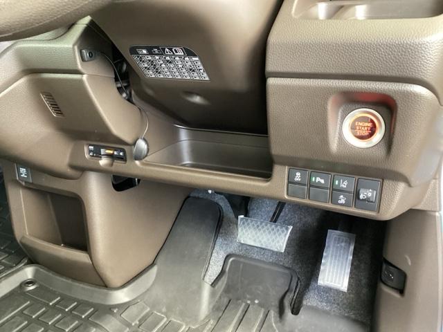 N-WGN Lホンダセンシング メモリーナビ ドラレコ リアカメラ ETC装備 Bモニタ 誤発進抑制 シートヒータ オートライト DVD フルセグ 横滑り防止機能 セキュリティアラーム キーフリー ナビTV スマートキー 記録簿(15枚目)