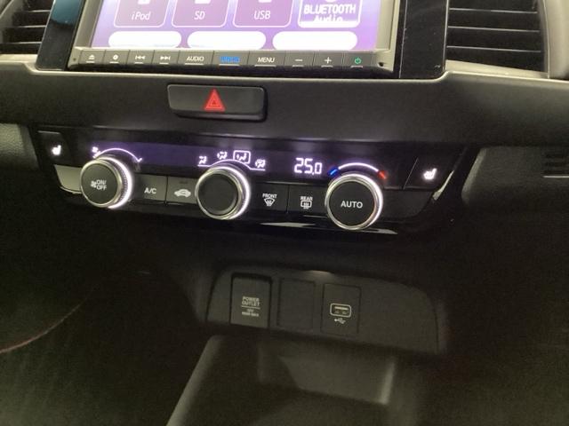 フィット ｅ：ＨＥＶホーム２０周年特別仕様車カーサ　ＨｏｎｄａＣＯＮＮＥＣＴ対応純正メモリーナビ　ＤＶＤ　シートヒーター　横滑り防止装置　ＥＴＣ　フルセグ　ＬＥＤヘッドライト　スマキー　オートクルーズコントロール　サイドエアバック　盗難防止システム（15枚目）