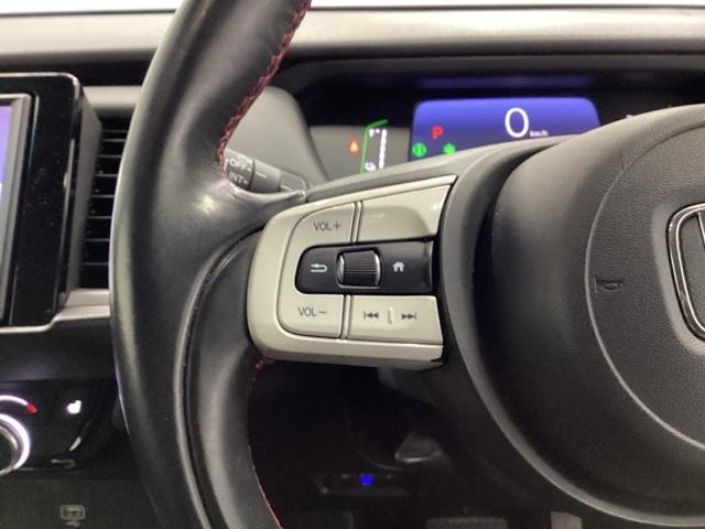 フィット ｅ：ＨＥＶホーム２０周年特別仕様車カーサ　ＨｏｎｄａＣＯＮＮＥＣＴ対応純正メモリーナビ　ＤＶＤ　シートヒーター　横滑り防止装置　ＥＴＣ　フルセグ　ＬＥＤヘッドライト　スマキー　オートクルーズコントロール　サイドエアバック　盗難防止システム（18枚目）