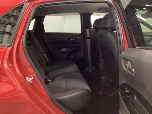 フィット ｅ：ＨＥＶホーム２０周年特別仕様車カーサ　ＨｏｎｄａＣＯＮＮＥＣＴ対応純正メモリーナビ　ＤＶＤ　シートヒーター　横滑り防止装置　ＥＴＣ　フルセグ　ＬＥＤヘッドライト　スマキー　オートクルーズコントロール　サイドエアバック　盗難防止システム（22枚目）