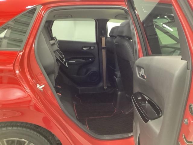 フィット ｅ：ＨＥＶホーム２０周年特別仕様車カーサ　ＨｏｎｄａＣＯＮＮＥＣＴ対応純正メモリーナビ　ＤＶＤ　シートヒーター　横滑り防止装置　ＥＴＣ　フルセグ　ＬＥＤヘッドライト　スマキー　オートクルーズコントロール　サイドエアバック　盗難防止システム（23枚目）