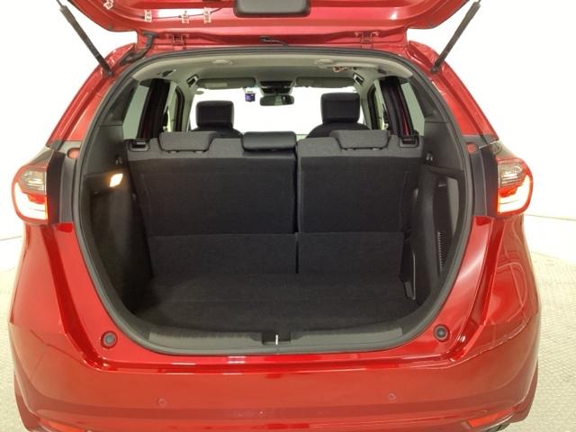 フィット ｅ：ＨＥＶホーム２０周年特別仕様車カーサ　ＨｏｎｄａＣＯＮＮＥＣＴ対応純正メモリーナビ　ＤＶＤ　シートヒーター　横滑り防止装置　ＥＴＣ　フルセグ　ＬＥＤヘッドライト　スマキー　オートクルーズコントロール　サイドエアバック　盗難防止システム（24枚目）