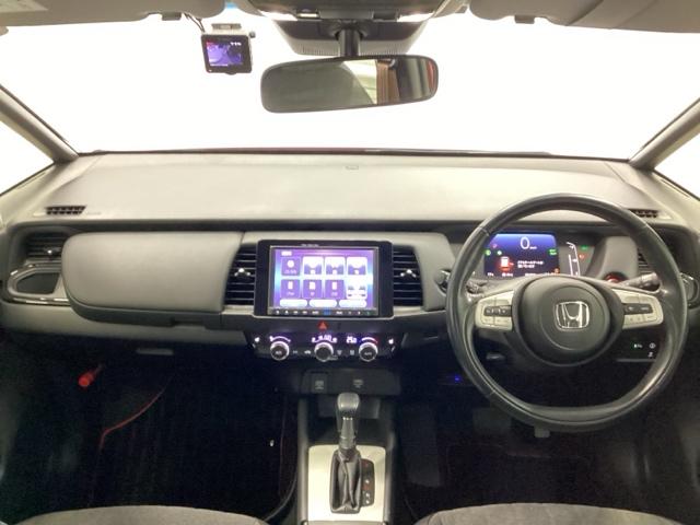 フィット ｅ：ＨＥＶホーム２０周年特別仕様車カーサ　ＨｏｎｄａＣＯＮＮＥＣＴ対応純正メモリーナビ　ＤＶＤ　シートヒーター　横滑り防止装置　ＥＴＣ　フルセグ　ＬＥＤヘッドライト　スマキー　オートクルーズコントロール　サイドエアバック　盗難防止システム（28枚目）